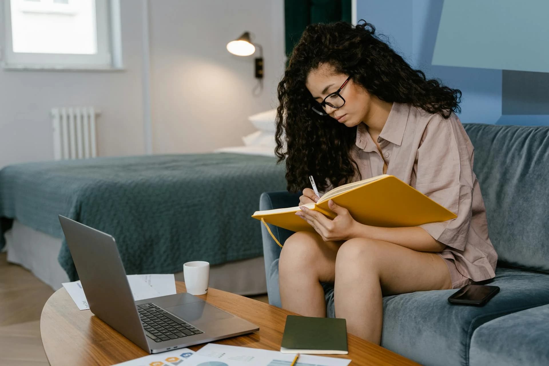 Student studying online with an IGCSE tutor